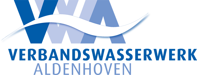 Logo von Verbandswasserwerk Aldenhoven mit blauen Buchstaben VWA, überlagert von weißer Welle, darunter Schriftzug in Blau.